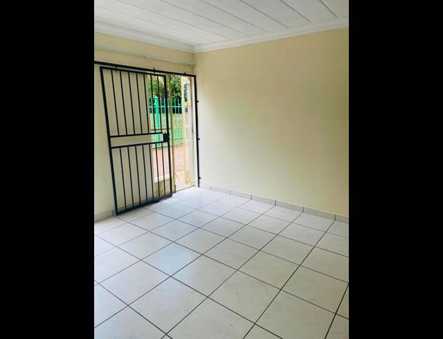 3 BEDROOM PROPERTY TO RENT IN DIE HOEWES